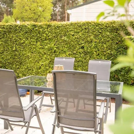 Knus Op Kindvriendelijk Park Met Zwembad Hébergement de vacances