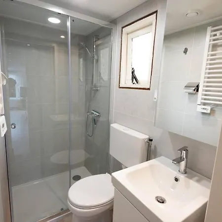 Knus Op Kindvriendelijk Park Met Zwembad オッテルロ