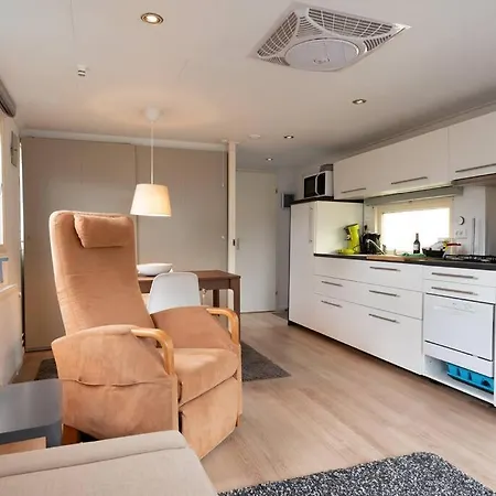 Knus Op Kindvriendelijk Park Met Zwembad 別荘