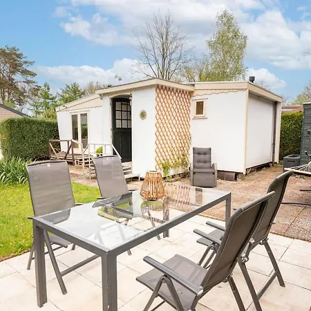 בית נופש Knus Op Kindvriendelijk Park Met Zwembad אוטרלו