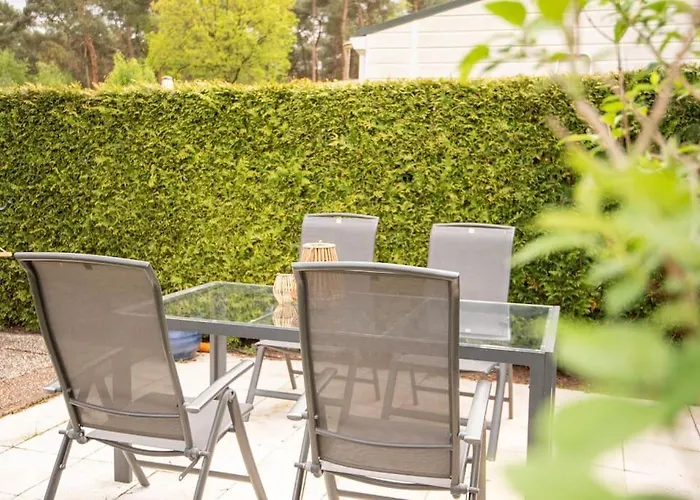 Knus Op Kindvriendelijk Park Met Zwembad Vakantiehuis